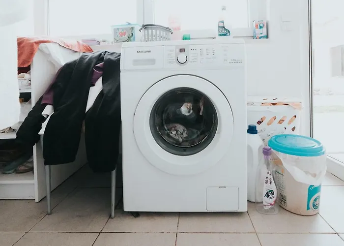 Prázdninový dům 10 Min From The Game With Fireplace Pool